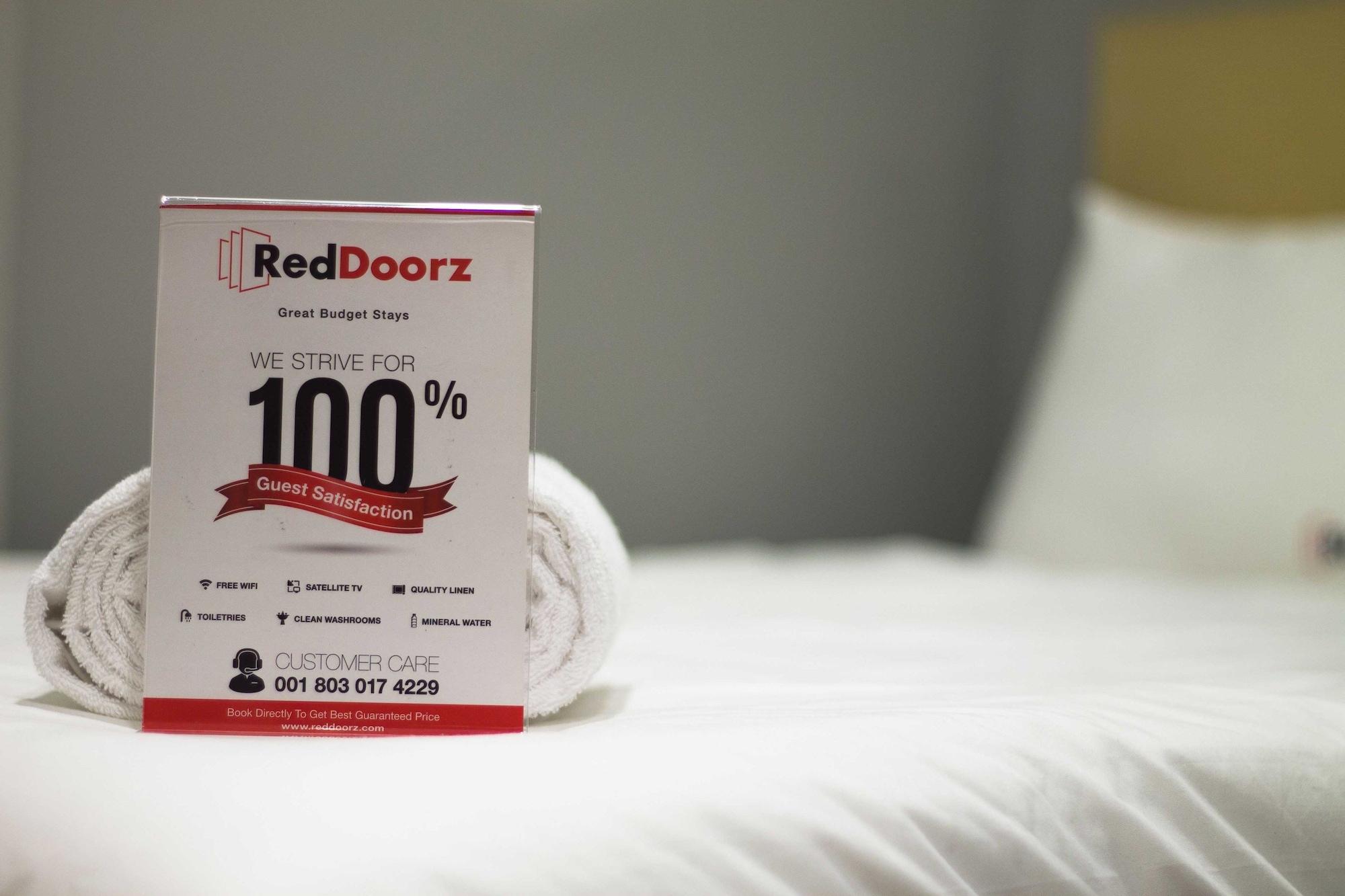 RedDoorz Plus @ Setiabudi Tengah Jakarta Bagian luar foto