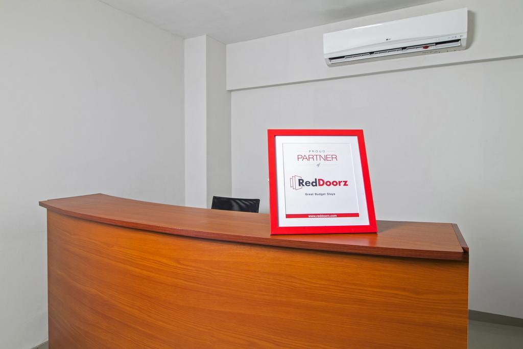 RedDoorz Plus @ Setiabudi Tengah Jakarta Bagian luar foto