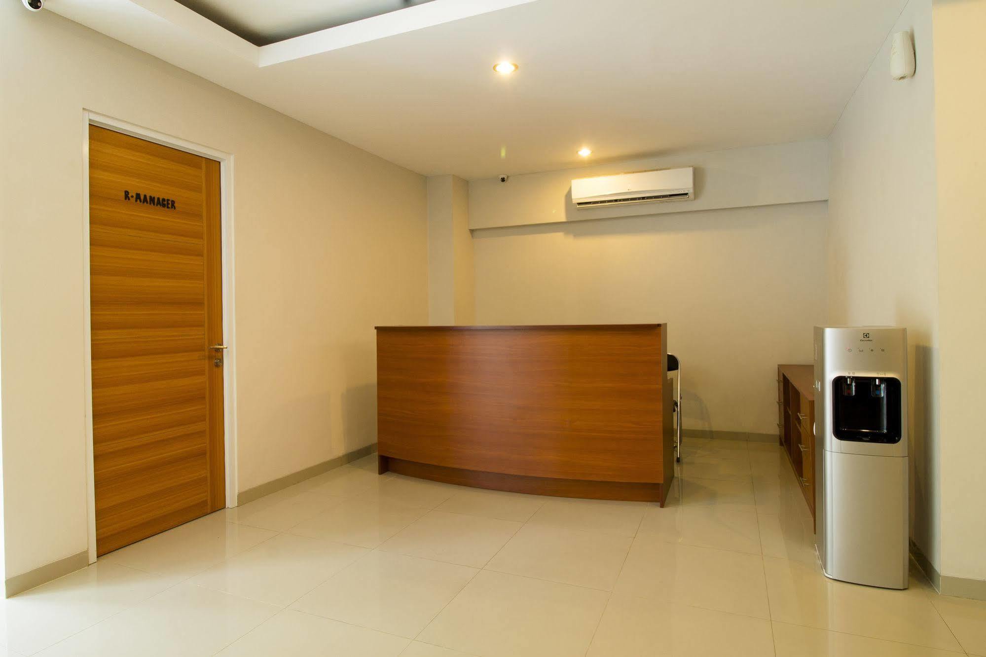 RedDoorz Plus @ Setiabudi Tengah Jakarta Bagian luar foto